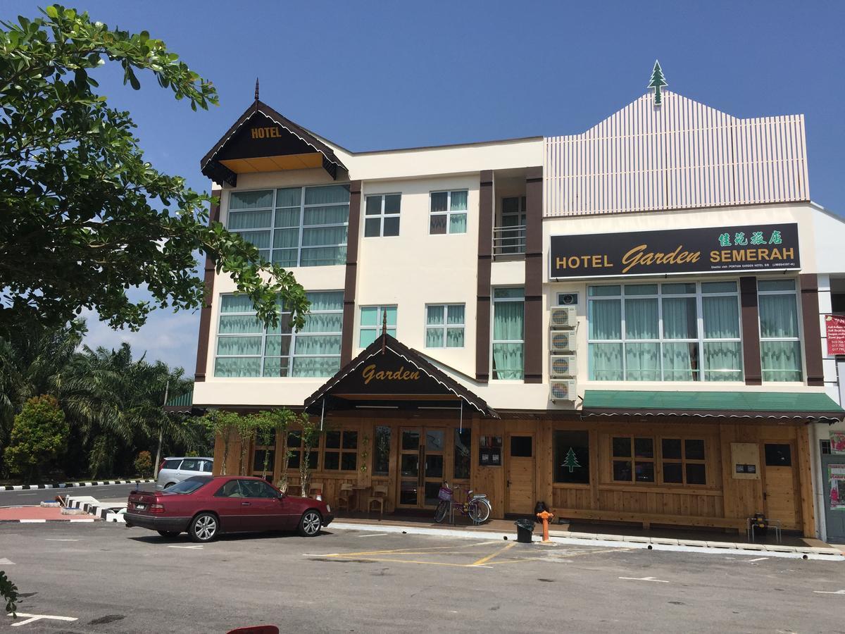 Semerah Garden Hotel Pontian Kecil Exterior photo